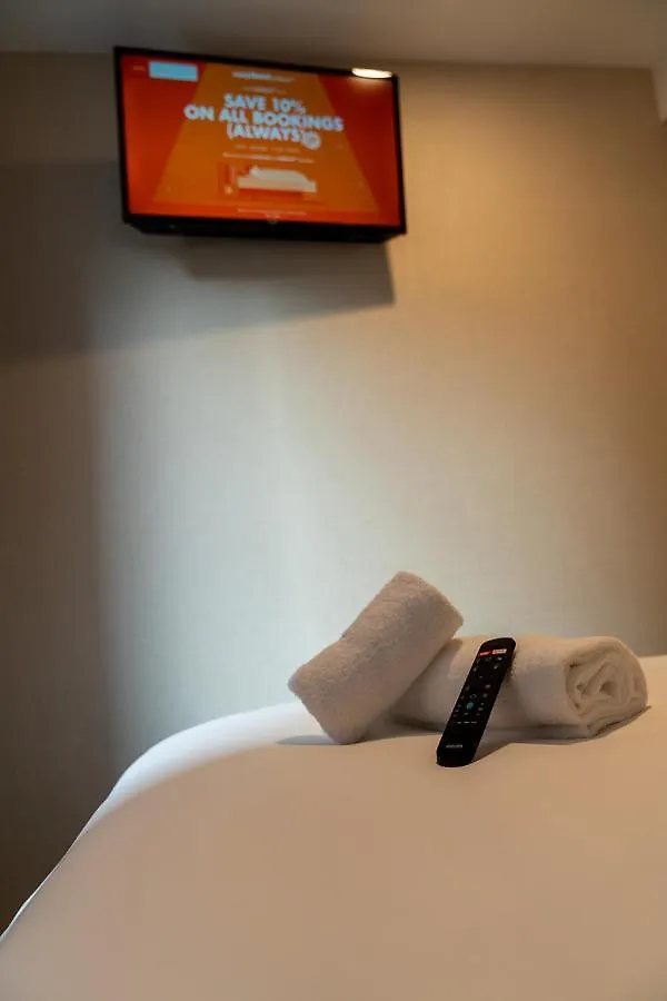 Easyhotel Cardiff 3*,